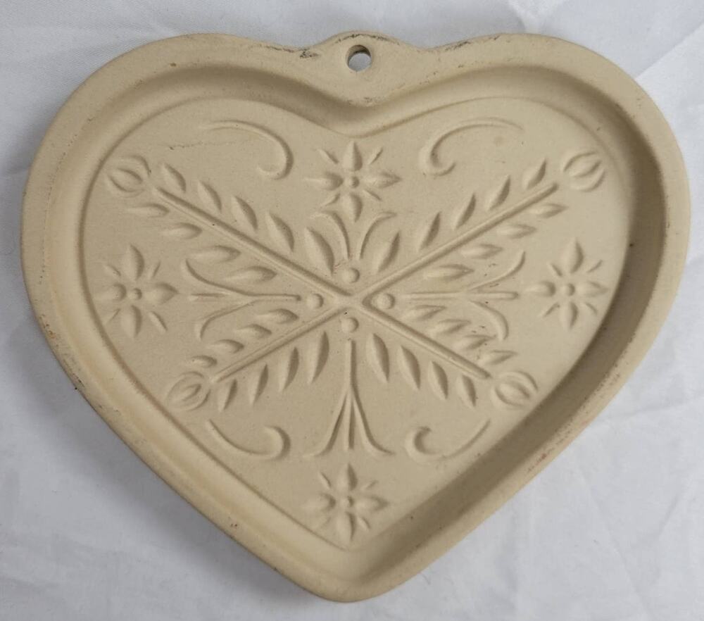 The Pampered Chef Ltd. Anniversary Heart, 2000 Family Heritage Stoneware